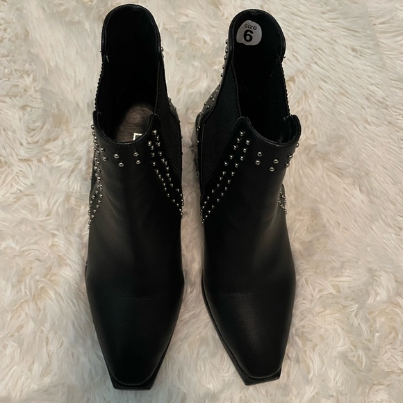 Uniqie Sol Sana studded, square heeled booties - Picture 13 of 13